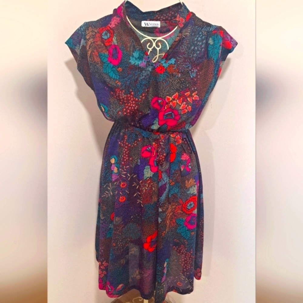 Vintage Walden Classics Dress with Belt, Size Medium-Large.